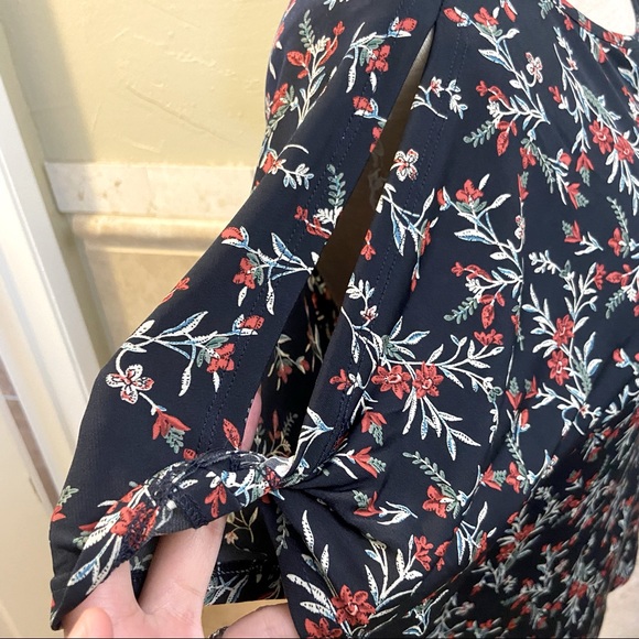 Beacon Stitch Fix Ramsy Cold shoulder Knit Top size Large - Picture 5 of 6